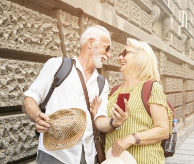 Creme solari per anziani: ecco come godersi l'estate